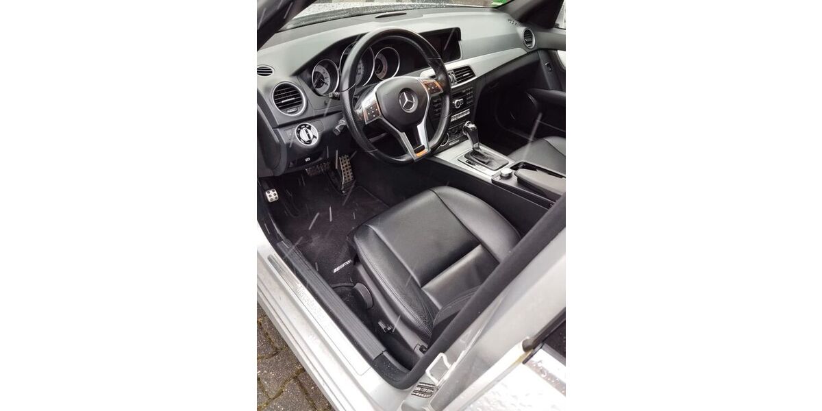 Mercedes-Benz C 250 273.000 km 10.200 &euro; Rees 46459