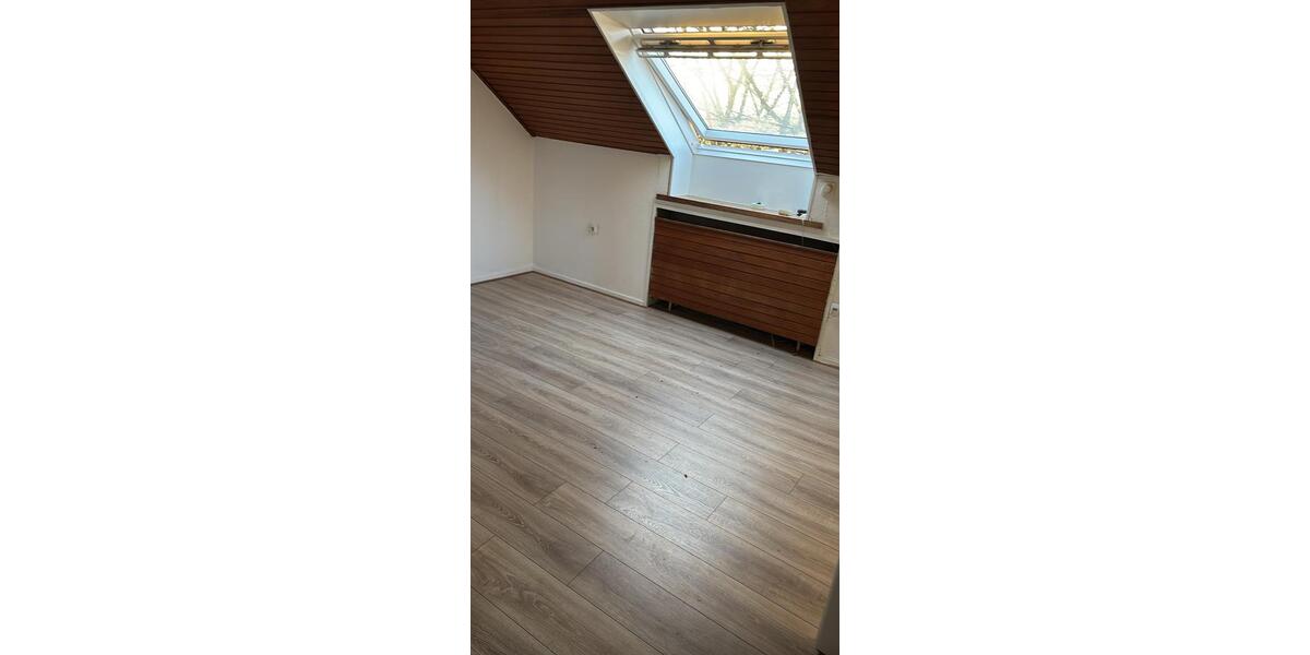 Dachgeschoßwohnung Oberhausen - 2 Zimmer, 45 m&sup2;, 650&euro; | Angebot:25967612