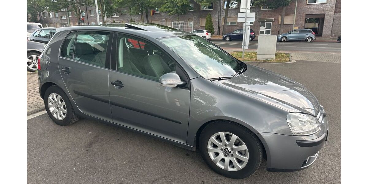 VW Golf 52.000 km 7.880 &euro; Duisburg 47138
