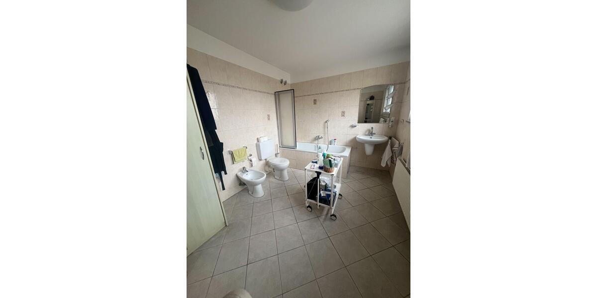 Etagenwohnung Dinslaken - 3.5 Zimmer, 85 m&sup2;, 1.150&euro; | Angebot:25874338