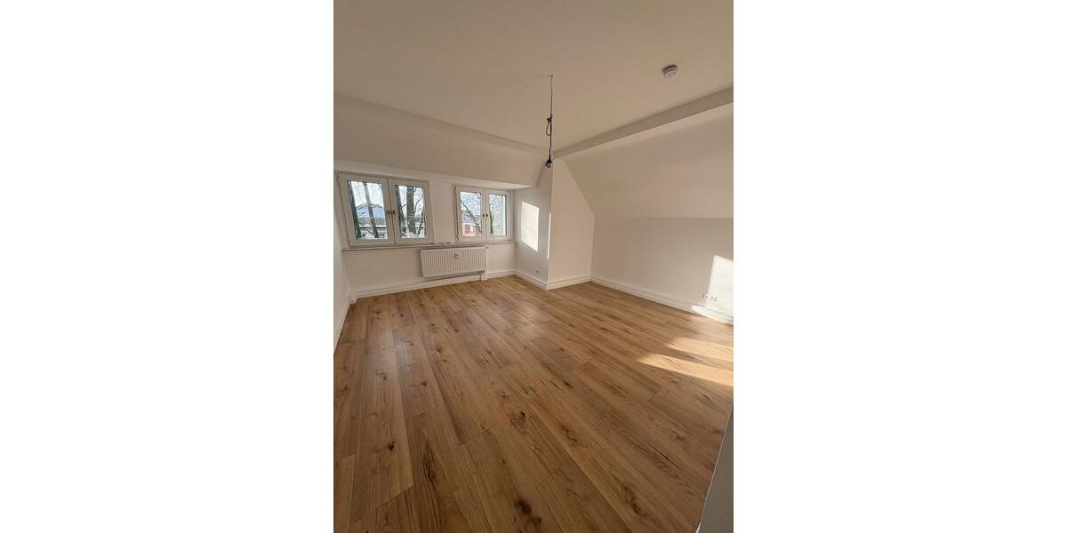 Dachgeschoßwohnung Oberhausen - 3.5 Zimmer, 103 m&sup2;, 750&euro; | Angebot:25750078