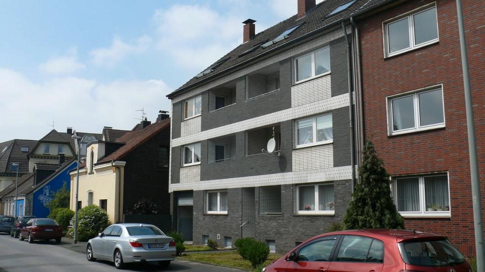 Dachgeschoßwohnung Duisburg Mittelmeiderich - 2 Zimmer, 45 m&sup2;, 300&euro; | Angebot:26613561