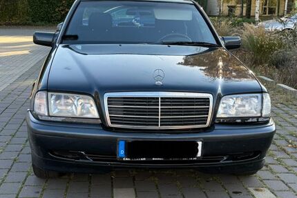 Mercedes-Benz C 180 211.000 km 4.999 &euro; Bocholt 46399