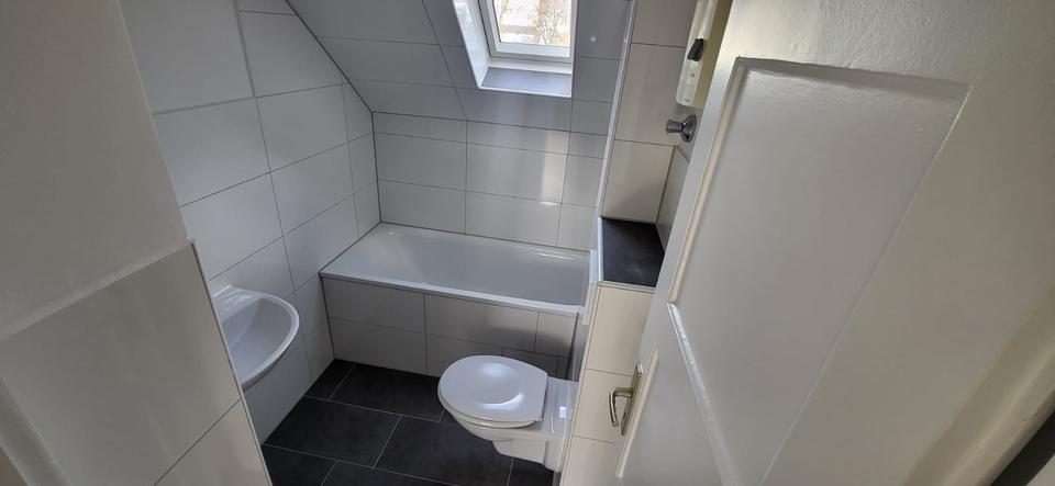 Dachgeschoßwohnung Duisburg Essenberg - 3 Zimmer, 73 m&sup2;, 529&euro; | Angebot:24979248