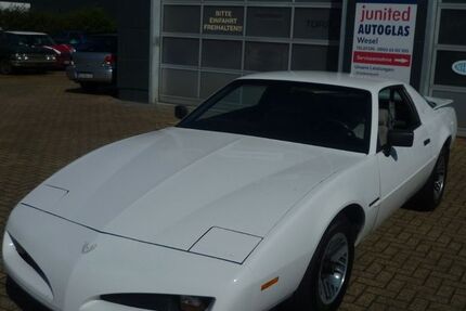 Pontiac Firebird 200.900 km 14.700 &euro; Wesel 46485