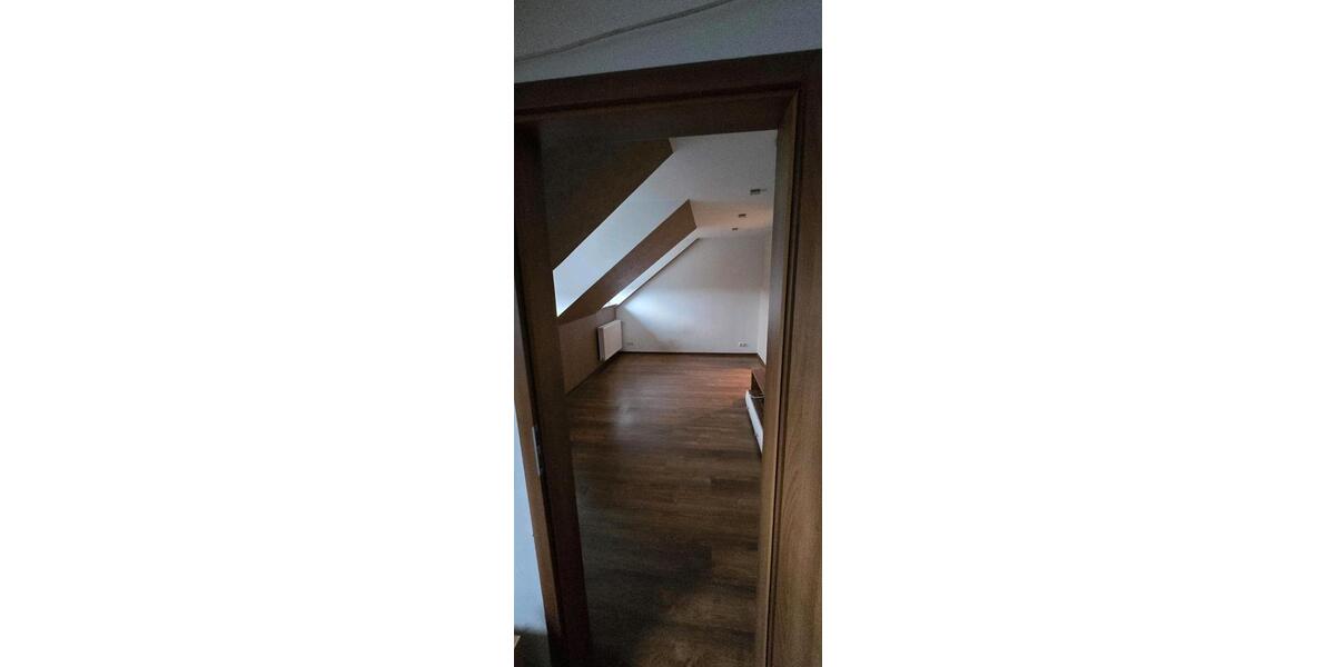 Dachgeschoßwohnung Dinslaken Hiesfeld - 2.5 Zimmer, 35 m&sup2;, 640&euro; | Angebot:25612850