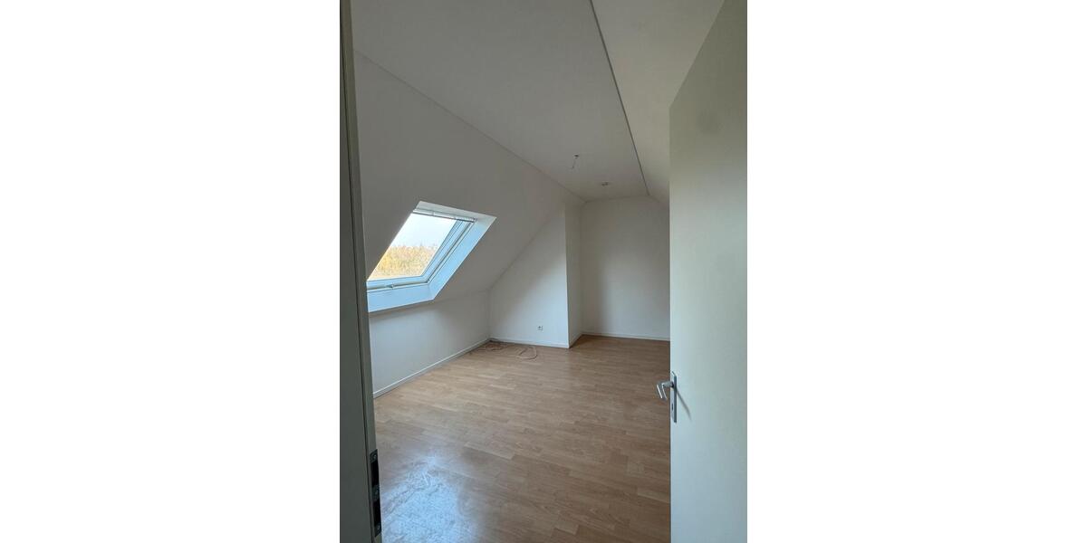 Dachgeschoßwohnung Duisburg Hamborn - 3 Zimmer, 86 m&sup2;, 996&euro; | Angebot:25756642