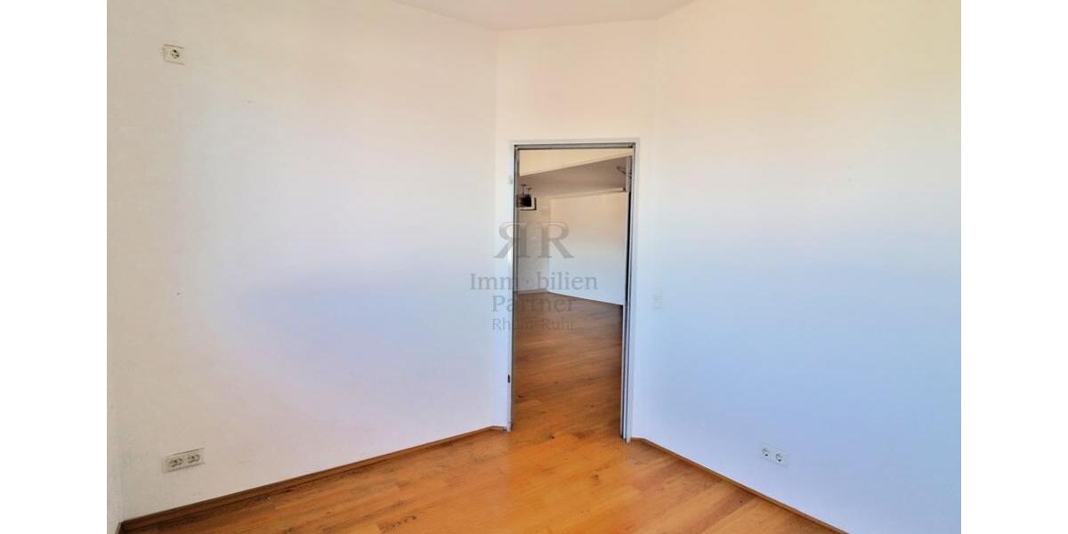 Dachgeschoßwohnung Voerde (Niederrhein) - 4 Zimmer, 120 m&sup2;, 1.056&euro; | Angebot:25852214