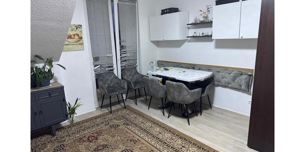 Etagenwohnung Duisburg Mittelmeiderich - 4 Zimmer, 120 m&sup2;, 1.400&euro; | Angebot:26639517