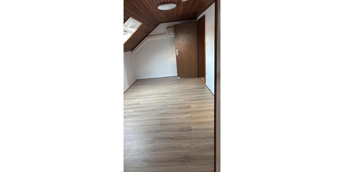 Dachgeschoßwohnung Oberhausen - 2 Zimmer, 45 m&sup2;, 650&euro; | Angebot:25967612