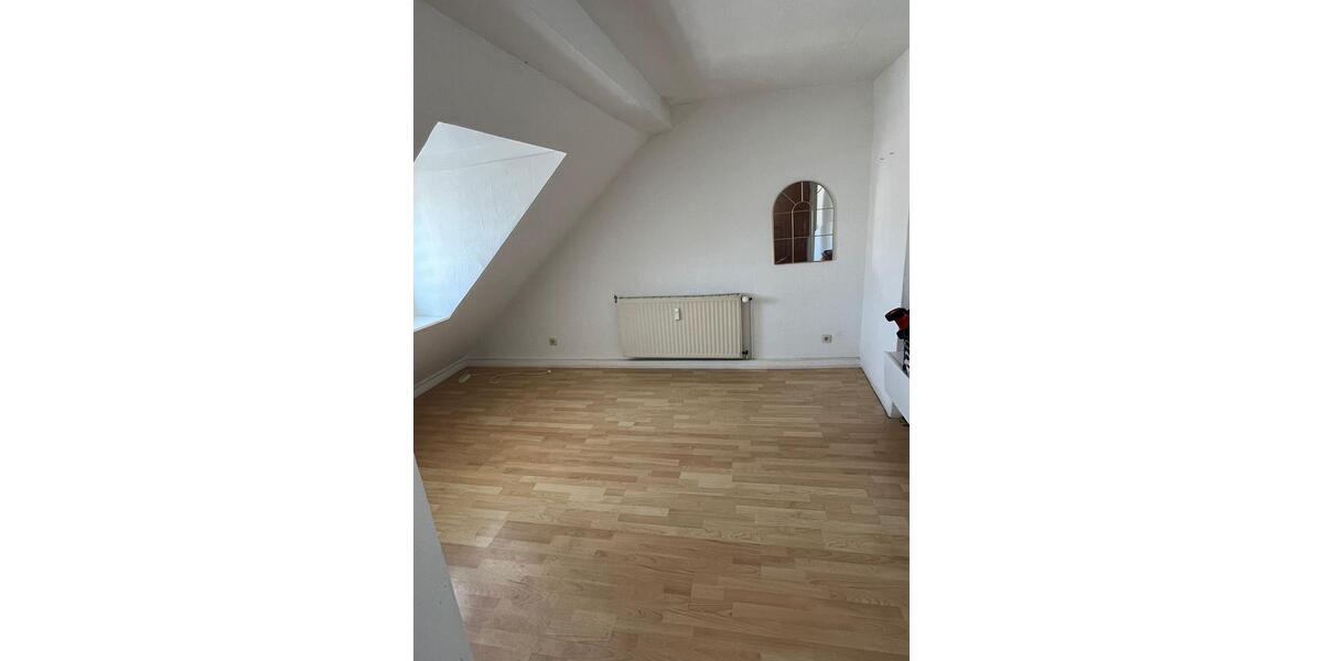Dachgeschoßwohnung Duisburg Duisburg-Mitte - 3 Zimmer, 70 m&sup2;, 400&euro; | Angebot:26677989