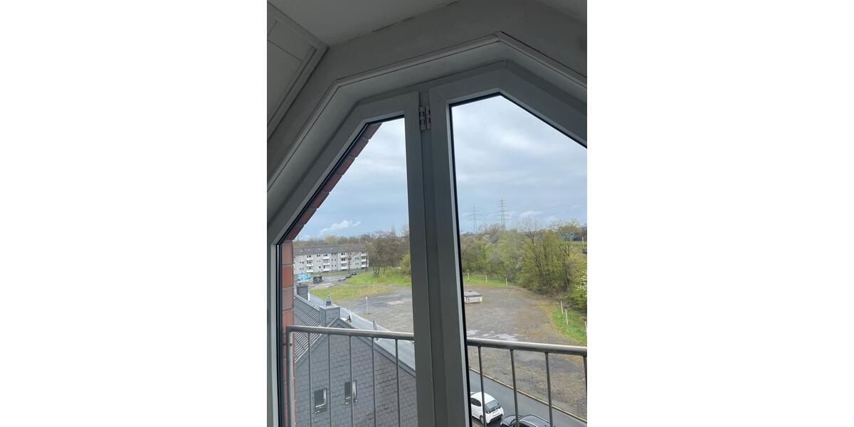 Dachgeschoßwohnung Oberhausen Biefang - 3.5 Zimmer, 84 m&sup2;, 810&euro; | Angebot:25935368