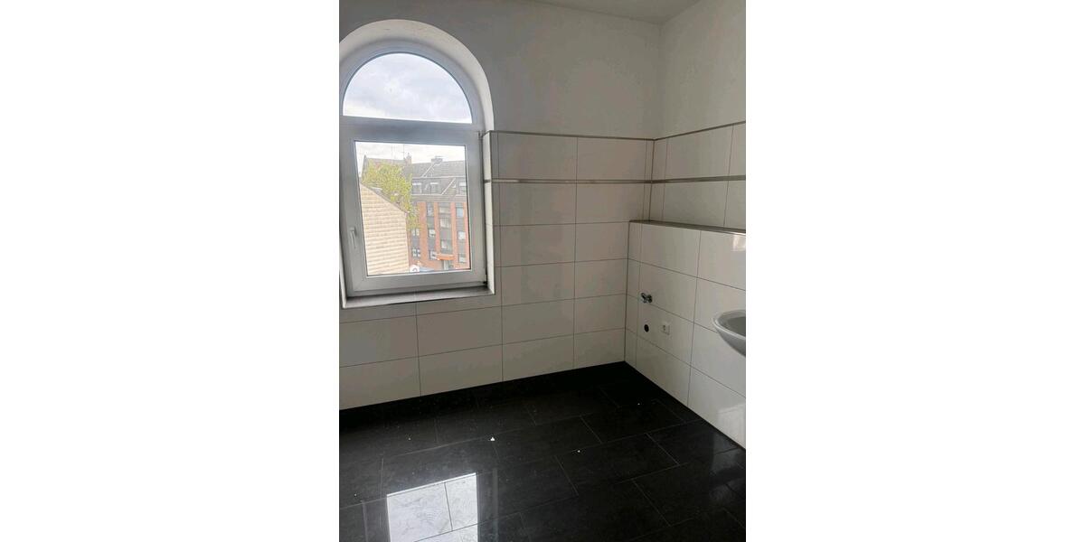 Dachgeschoßwohnung Duisburg Mittelmeiderich - 2 Zimmer, 80 m&sup2;, 620&euro; | Angebot:25919999