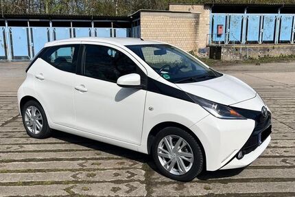 Toyota Aygo (X) 125.000 km 5.999 &euro; Duisburg 47259