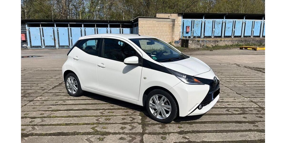 Toyota Aygo (X) 125.000 km 5.999 &euro; Duisburg 47259