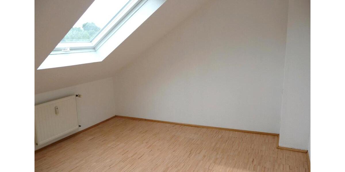 Dachgeschoßwohnung Duisburg Mittelmeiderich - 2.5 Zimmer, 71 m&sup2;, 117.500&euro; | Angebot:26124179