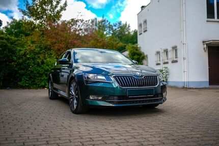 Skoda Superb 181.500 km 15.500 &euro; Duisburg 47137
