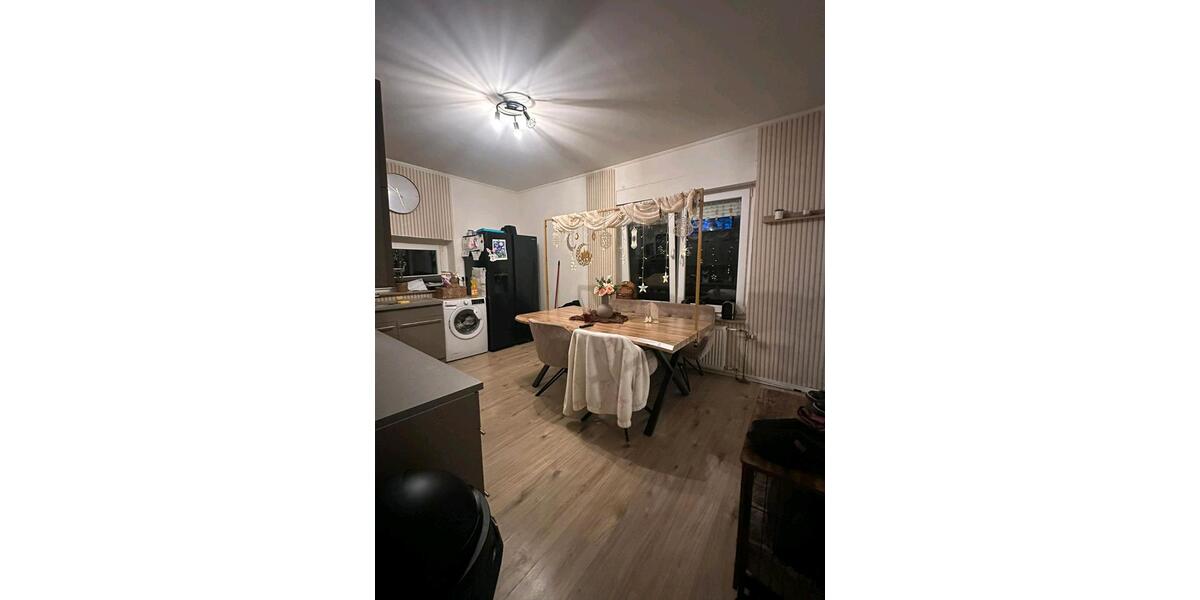 Etagenwohnung Duisburg Hamborn - 3 Zimmer, 120 m&sup2;, 1.150&euro; | Angebot:25861353