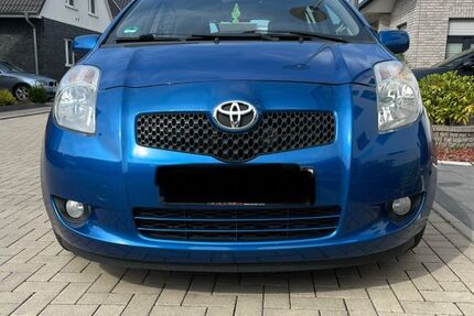 Toyota Yaris 99.000 km 5.500 &euro; Kamp- Lintfort 47475