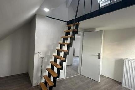 Haus Duisburg Rheinhausen - 5 Zimmer, 180 m&sup2;, 1.350&euro; | Angebot:25138140