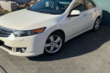 Honda Accord 174.000 km 9.300 &euro; Rees 46459