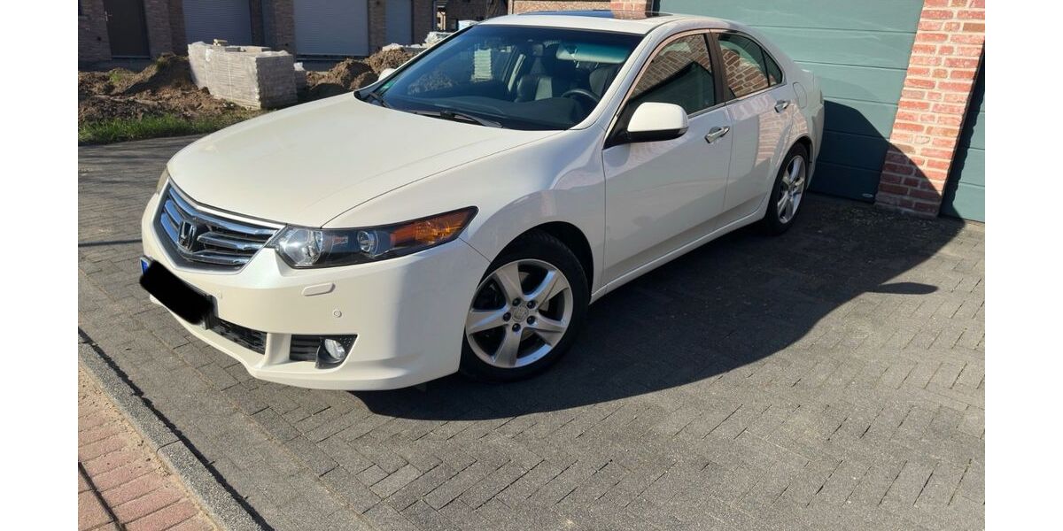 Honda Accord 174.000 km 9.300 &euro; Rees 46459