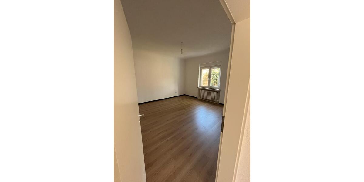 Erdgeschoßwohnung Duisburg Hamborn - 4 Zimmer, 140 m&sup2;, 1.150&euro; | Angebot:25962557