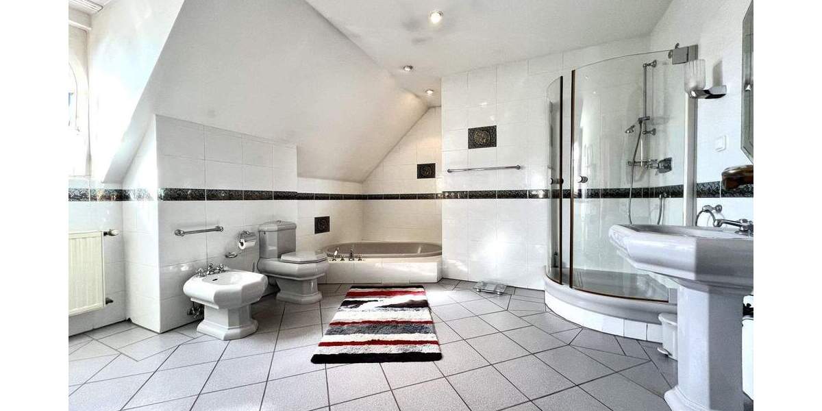 Einfamilienhaus Gladbeck Mitte - 9 Zimmer, 307 m&sup2;, 930.000&euro; | Angebot:25670854