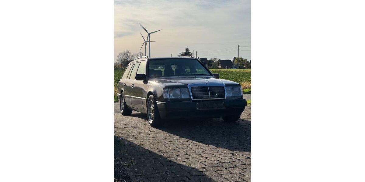 Mercedes-Benz 220 314.852 km 2.499 &euro; Rees 46459