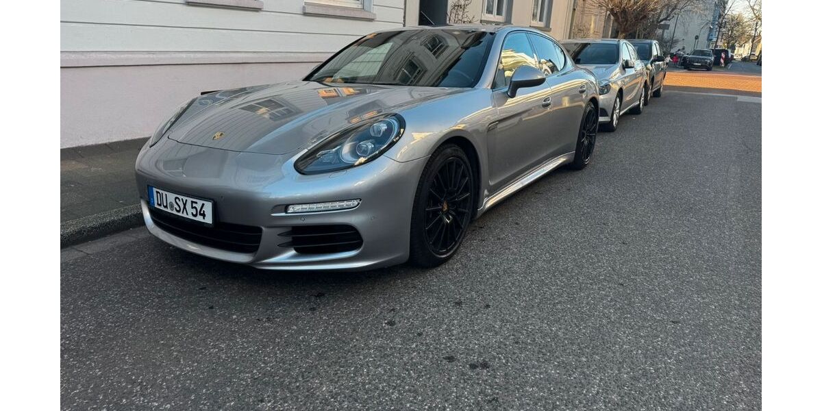 Porsche Panamera 125.000 km 32.300 &euro; Duisburg 47139