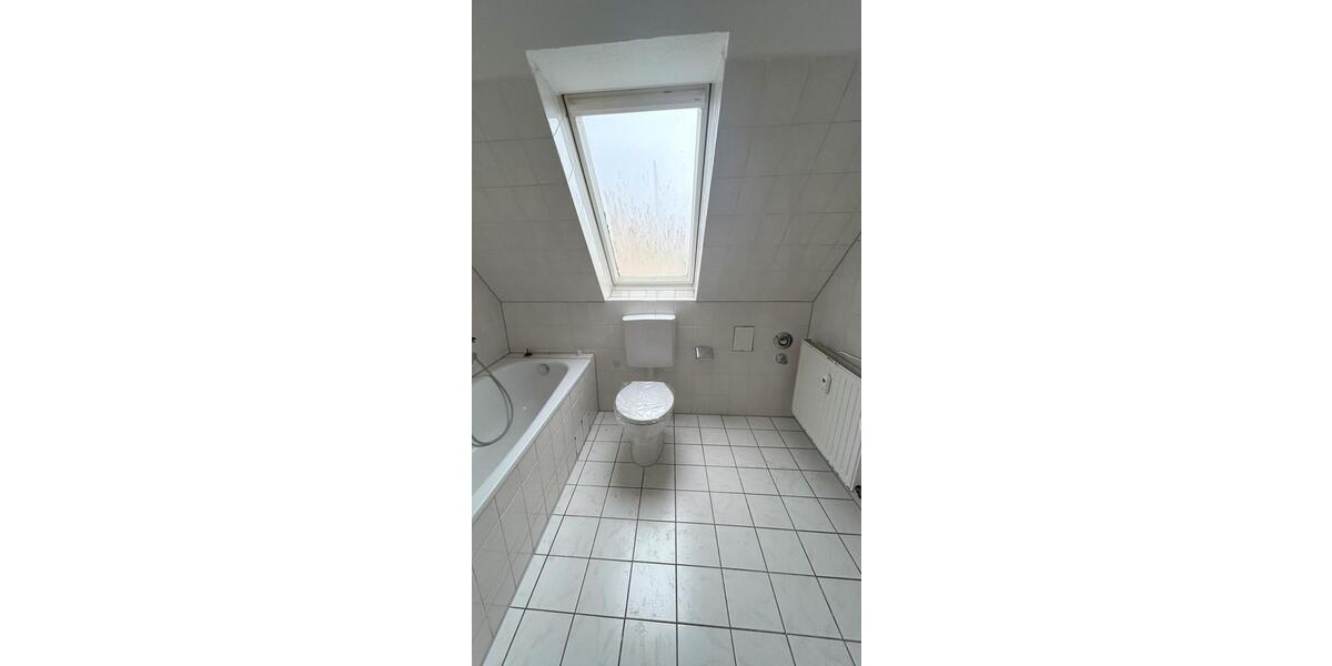 Dachgeschoßwohnung Duisburg Walsum - 3.5 Zimmer, 70 m&sup2;, 410&euro; | Angebot:22693071