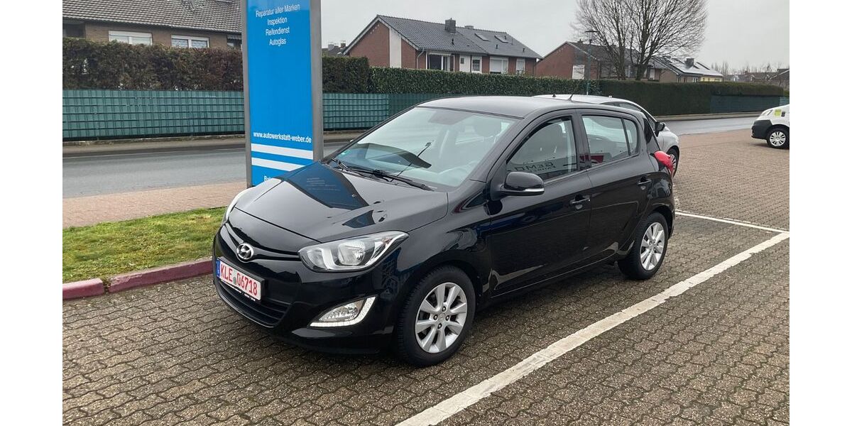 Hyundai i20 124.677 km 4.490 &euro; Kalkar 47546