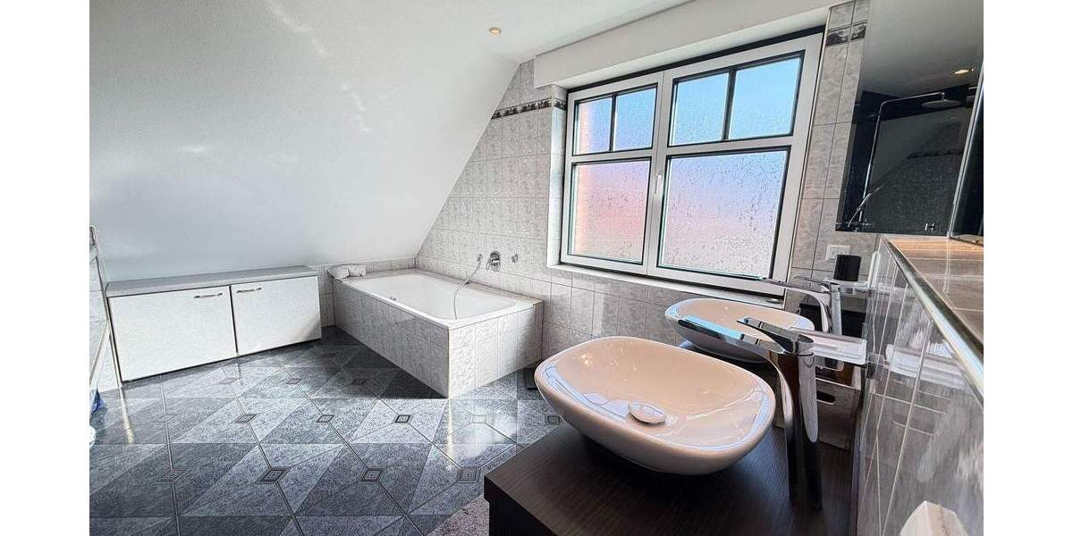 Einfamilienhaus Geldern - 7 Zimmer, 180 m&sup2;, 569.000&euro; | Angebot:25695653