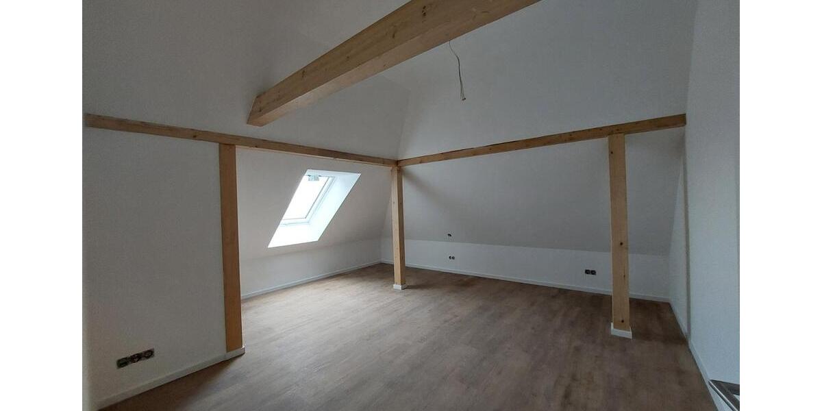 Dachgeschoßwohnung Kalkar - 3 Zimmer, 95 m&sup2;, 1.045&euro; | Angebot:24393576