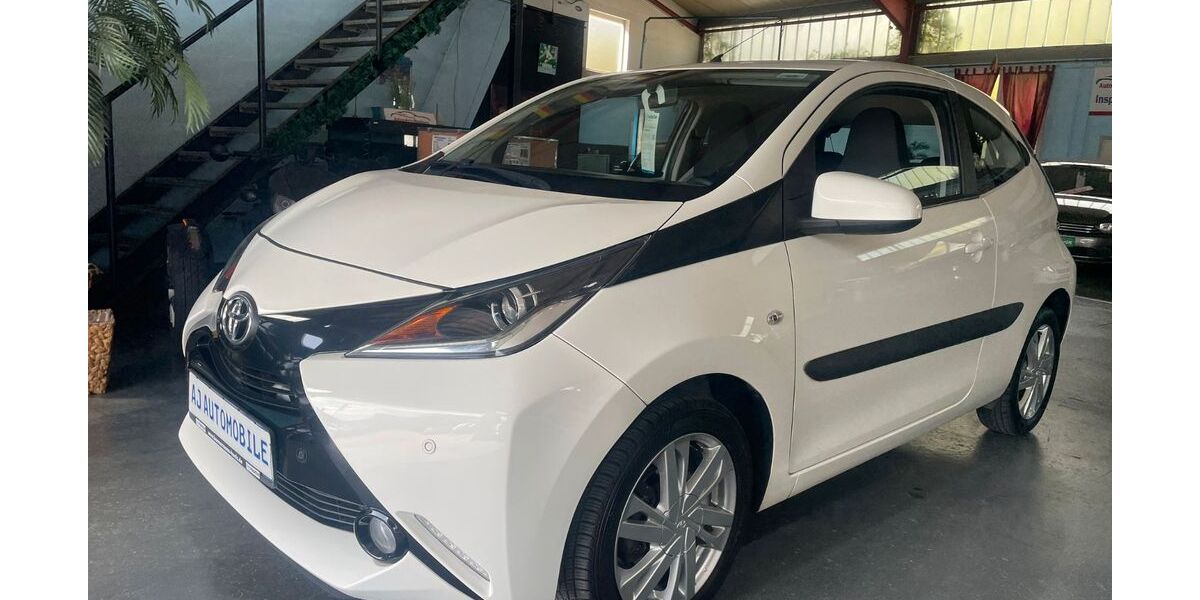 Toyota Aygo (X) 81.000 km 7.490 &euro; Bottrop 46238